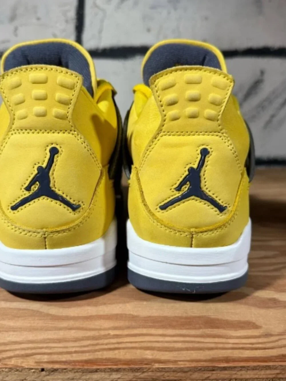 Air Jordan 4 Retro Lightning (2021) Yellow
